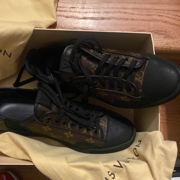 Louis Vuitton Mens Sneakers - Picture 2 of 10